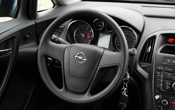 Opel Astra cena 16900 przebieg: 204000, rok produkcji 2011 z Gostynin małe 781